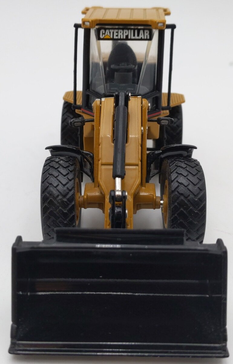 Norscot 55057 1:50 Diecast Caterpillar 924G Versalink Wheel Loader w/Work Tools EX/Box