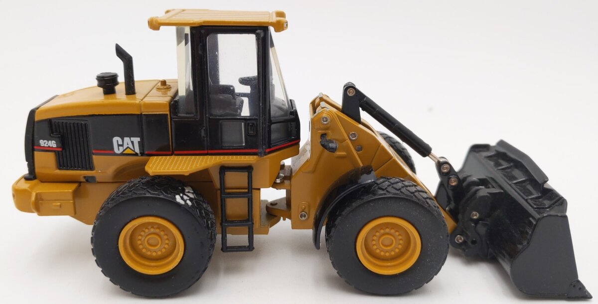 Norscot 55057 1:50 Diecast Caterpillar 924G Versalink Wheel Loader w/Work Tools EX/Box