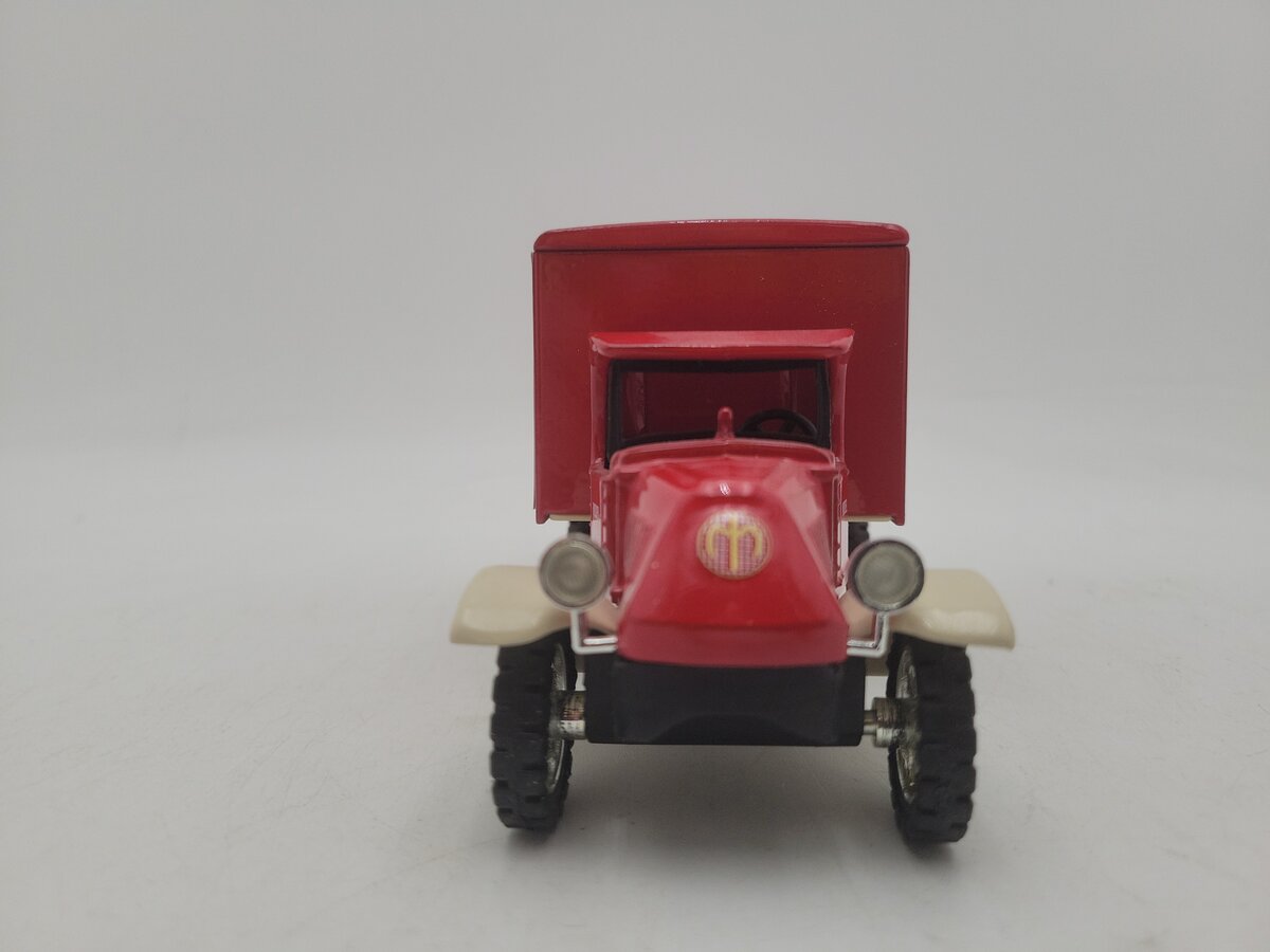 Scale Models GF8014 1:25 Scale 1930 Mack Model Garage Indian 4 Motorcycle Bank EX