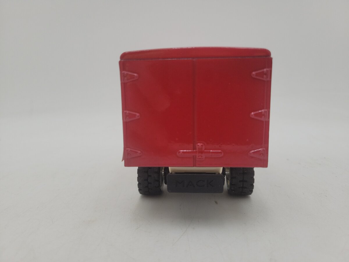 Scale Models GF8014 1:25 Scale 1930 Mack Model Garage Indian 4 Motorcycle Bank EX