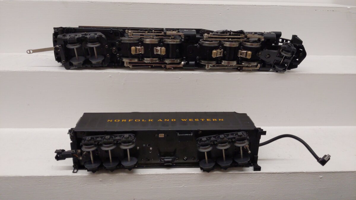 MTH 20-3036-1 O Gauge N&W 2-6-6-4 Class A Steam Locomotive & Tender w/PS1 #1218 VG