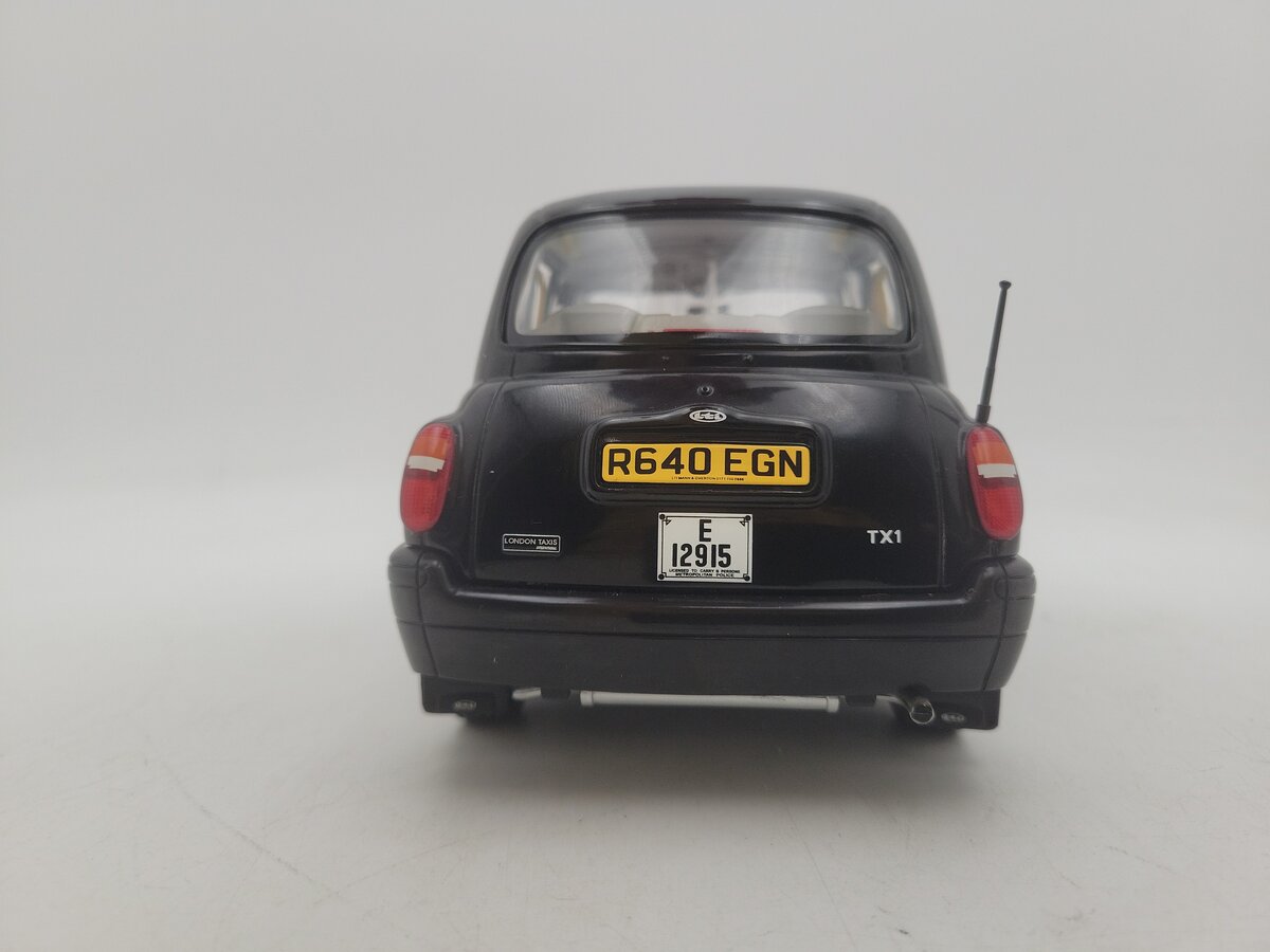 Sun Star TX1 1:P18 Scale Black London Taxi Cab Diecast Model Car High Detail EX