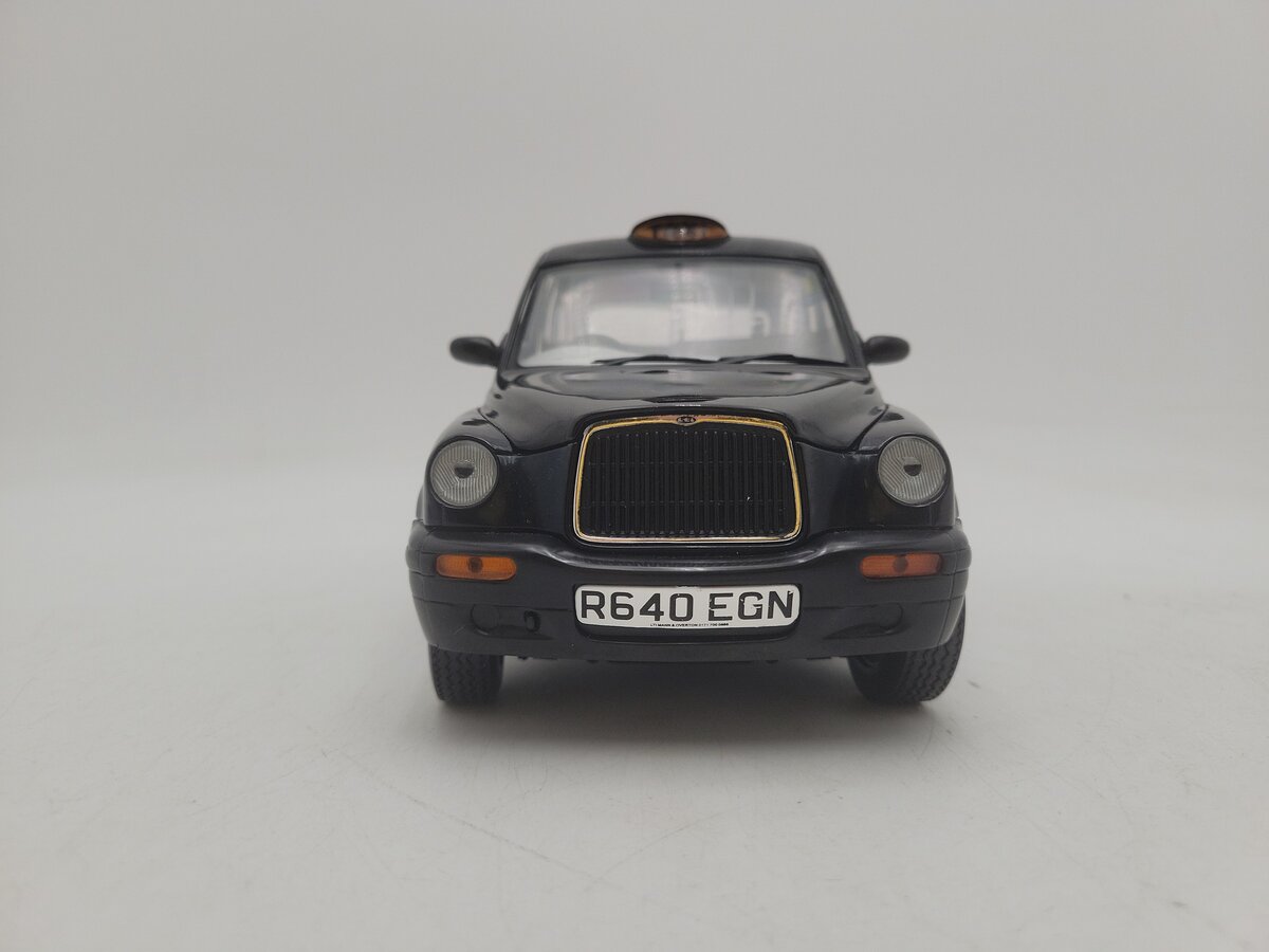 Sun Star TX1 1:P18 Scale Black London Taxi Cab Diecast Model Car High Detail EX