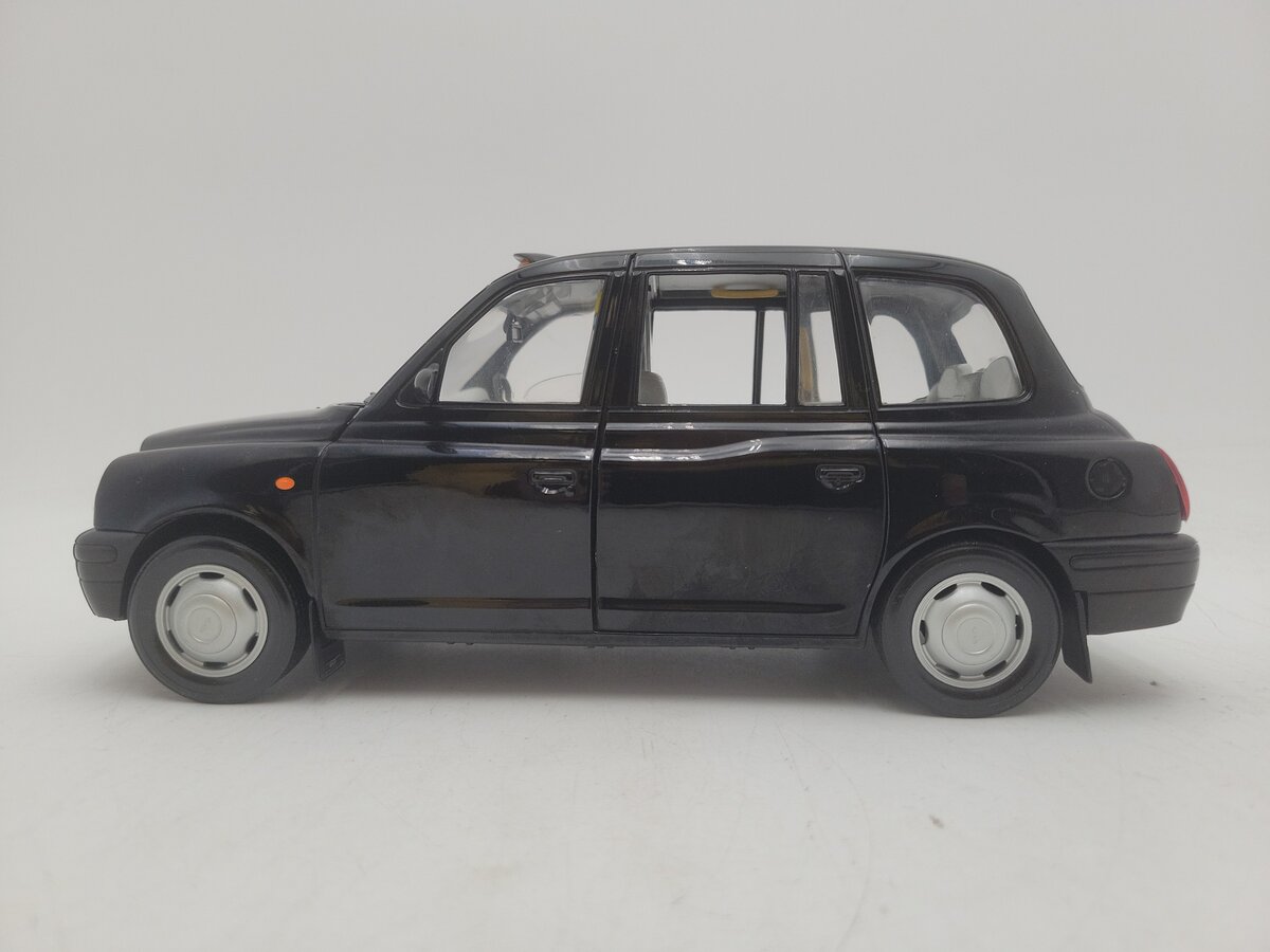 Sun Star TX1 1:P18 Scale Black London Taxi Cab Diecast Model Car High Detail EX
