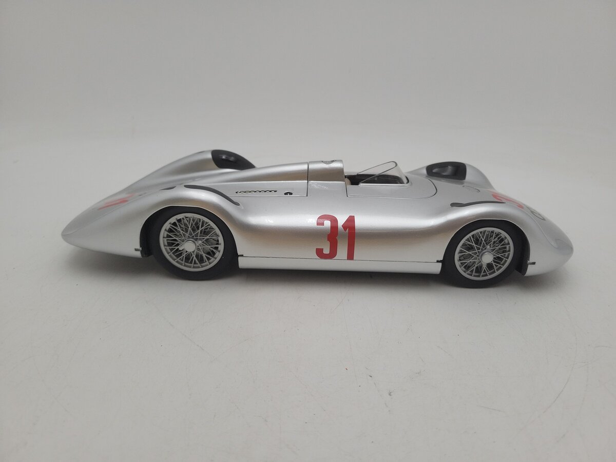 Revell AG2001 1:18 Scale Audi 31 Auto Union Type C Stromlinie Racing Car #31 EX