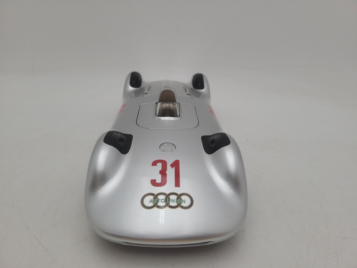 Revell AG2001 1:18 Scale Audi 31 Auto Union Type C Stromlinie Racing Car #31 EX