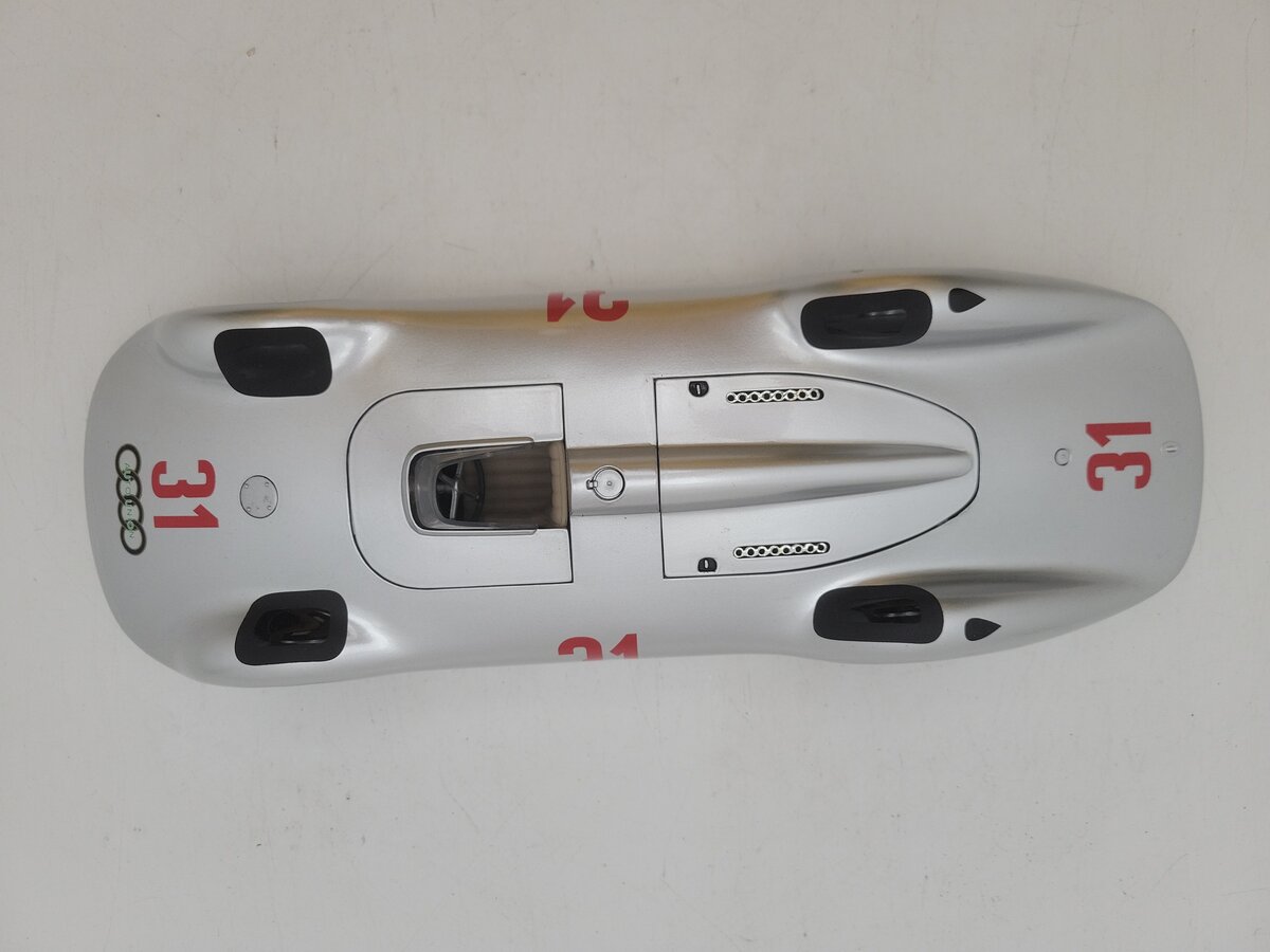 Revell AG2001 1:18 Scale Audi 31 Auto Union Type C Stromlinie Racing Car #31 EX