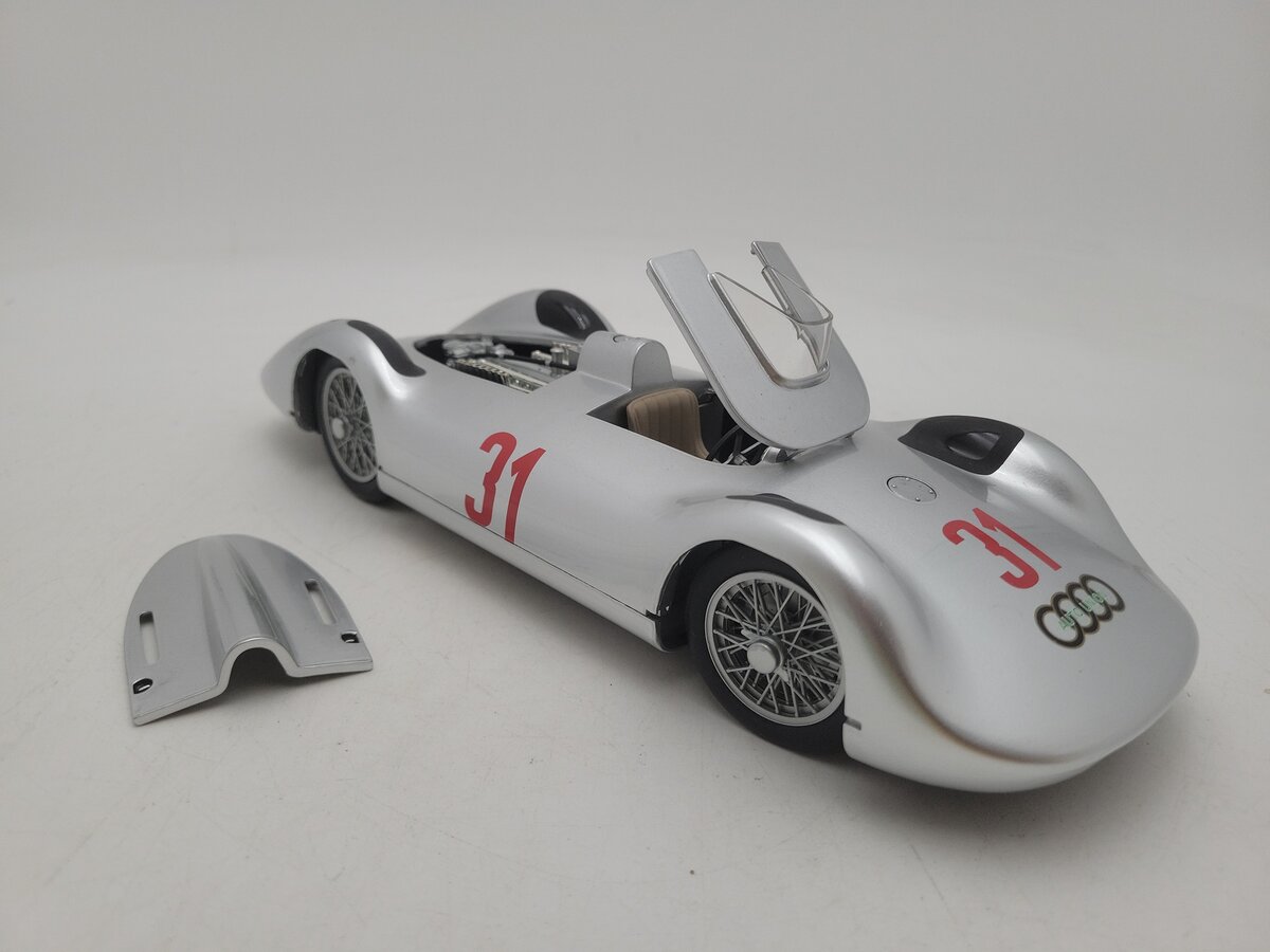 Revell AG2001 1:18 Scale Audi 31 Auto Union Type C Stromlinie Racing Car #31 EX