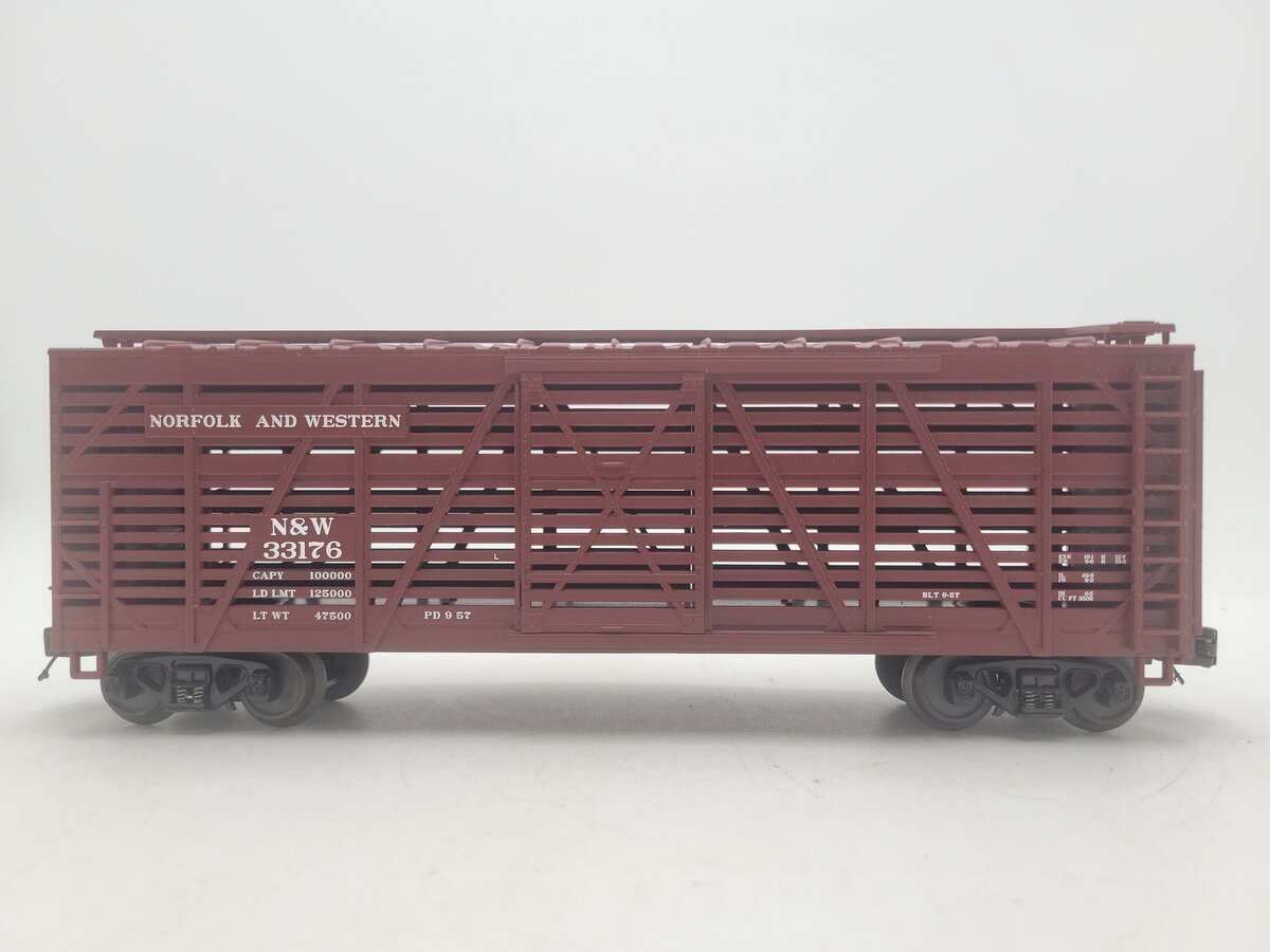 MTH 20-94518 O Gauge Norfolk & Western Steel Sided Stockcar #33176 EX