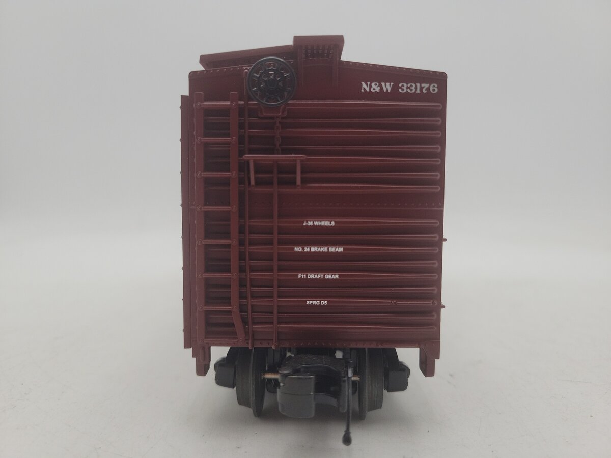 MTH 20-94518 O Gauge Norfolk & Western Steel Sided Stockcar #33176 EX