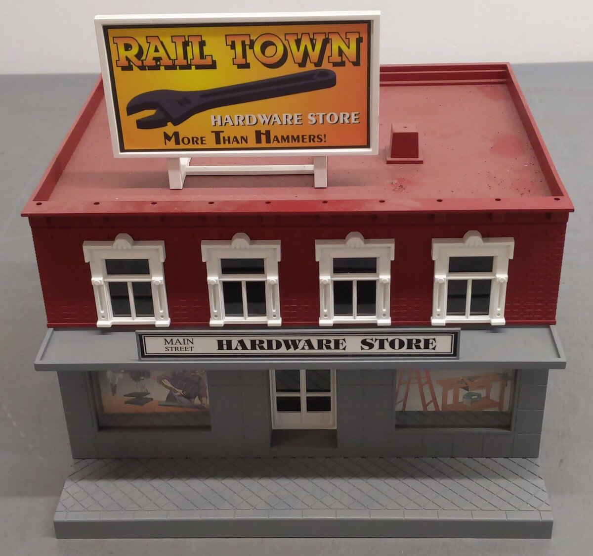 MTH 30-9018 O Hardware Store Red & Gray w/White Trim EX