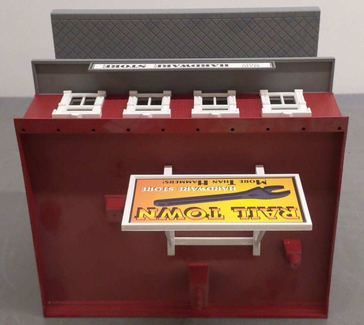 MTH 30-9018 O Hardware Store Red & Gray w/White Trim EX