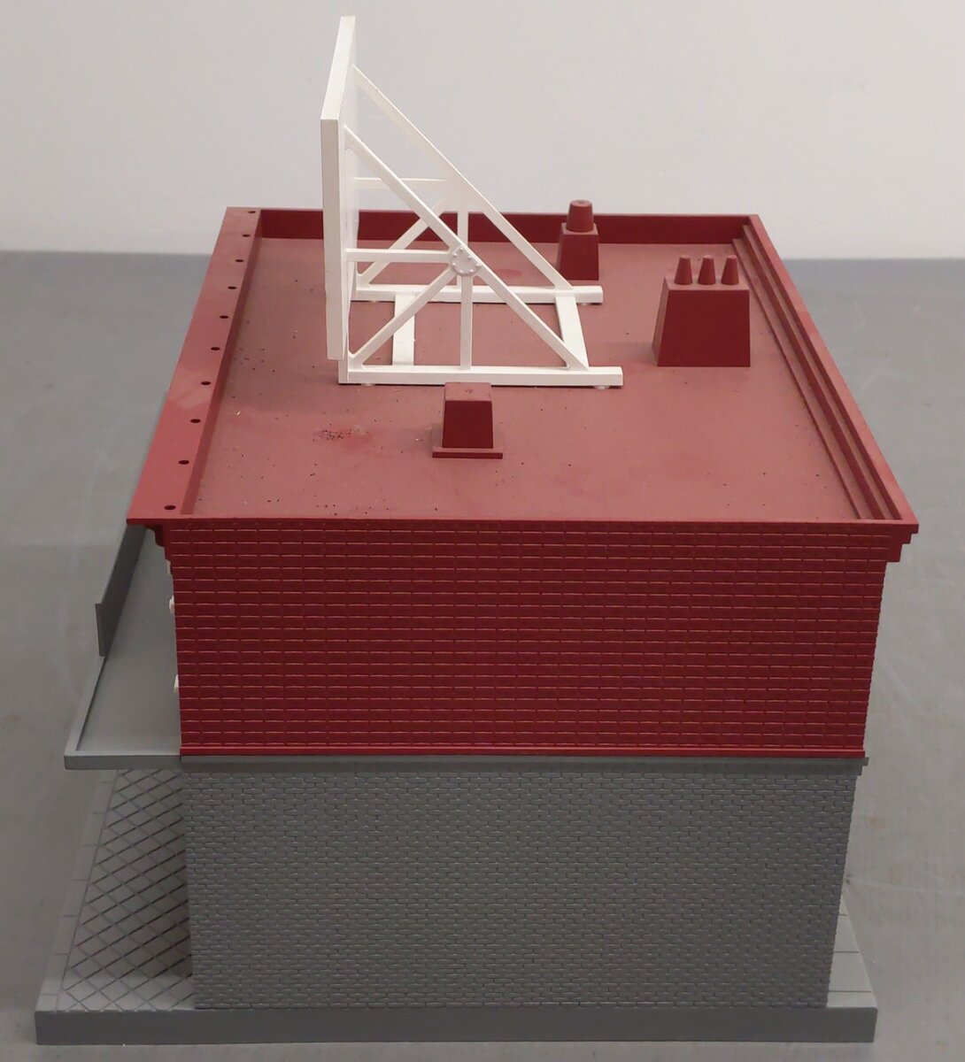 MTH 30-9018 O Hardware Store Red & Gray w/White Trim EX