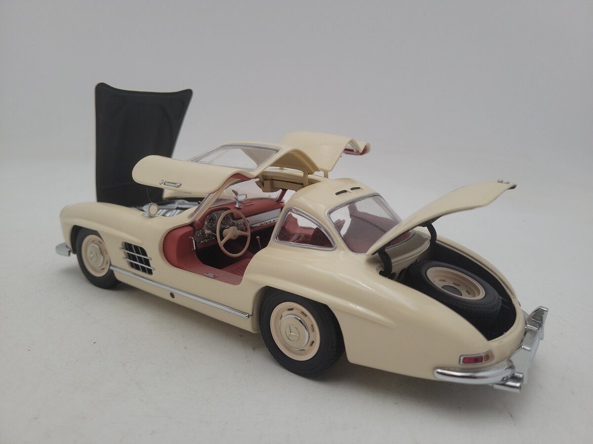 Minichamps 0309002 1:18 Scale Cream Mercedes-Benz 300 SL Gullwing 1954 Diecast EX
