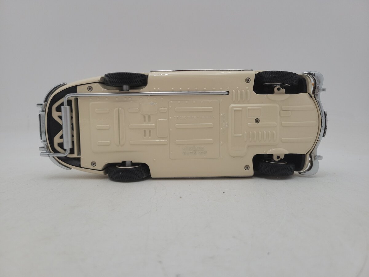 Minichamps 0309002 1:18 Scale Cream Mercedes-Benz 300 SL Gullwing 1954 Diecast EX