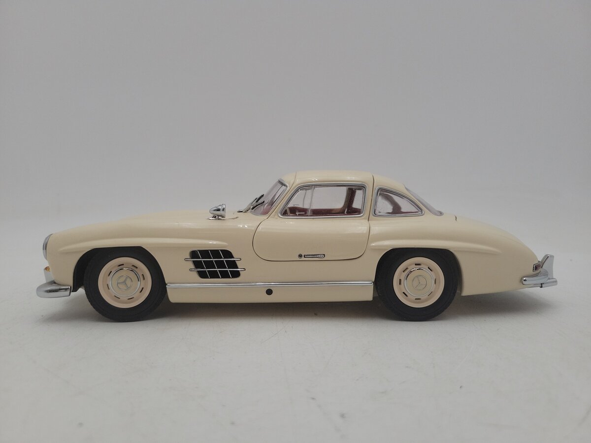 Minichamps 0309002 1:18 Scale Cream Mercedes-Benz 300 SL Gullwing 1954 Diecast EX