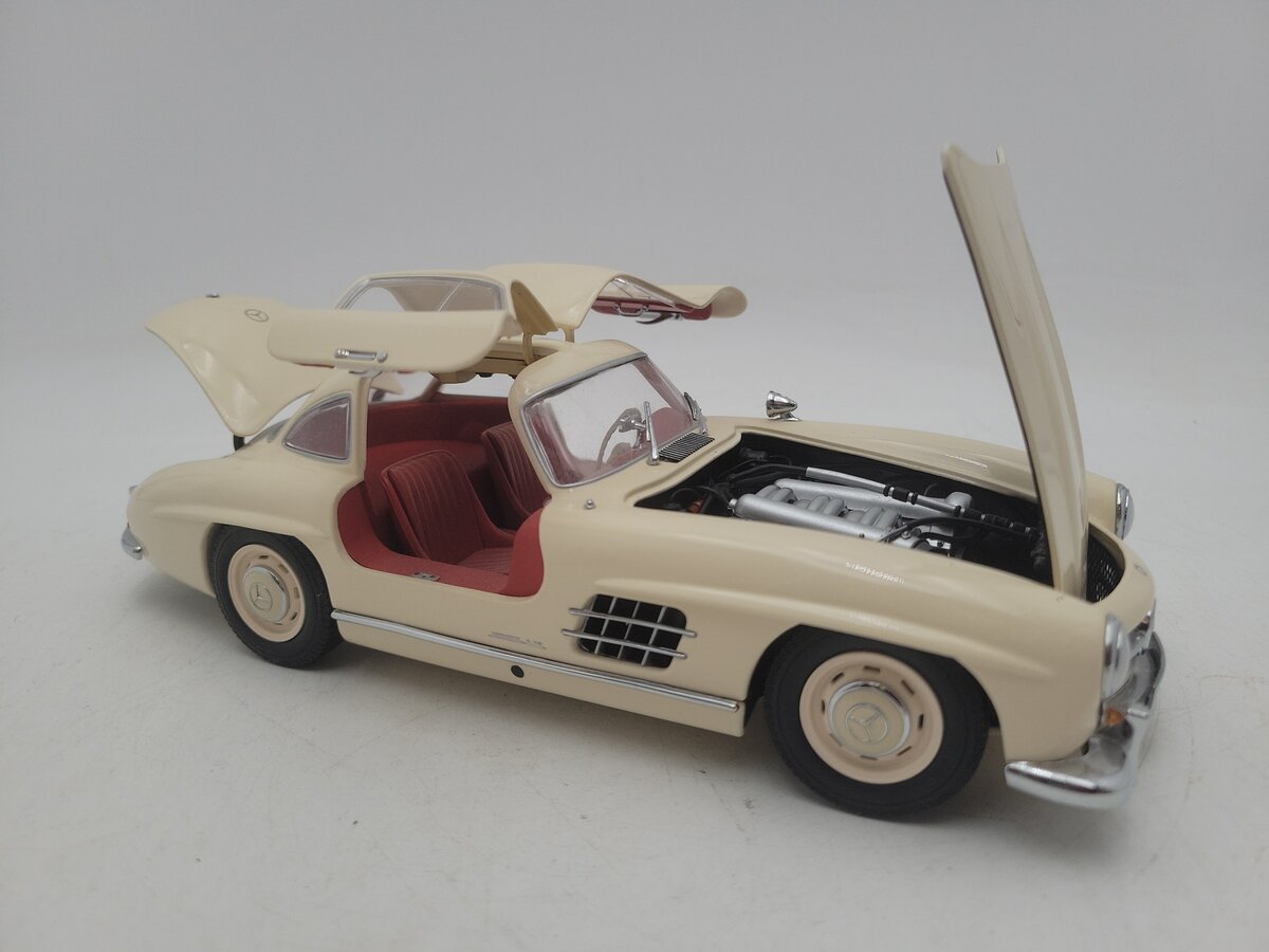 Minichamps 0309002 1:18 Scale Cream Mercedes-Benz 300 SL Gullwing 1954 Diecast EX