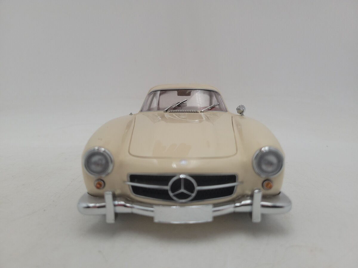 Minichamps 0309002 1:18 Scale Cream Mercedes-Benz 300 SL Gullwing 1954 Diecast EX
