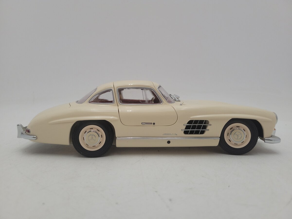 Minichamps 0309002 1:18 Scale Cream Mercedes-Benz 300 SL Gullwing 1954 Diecast EX