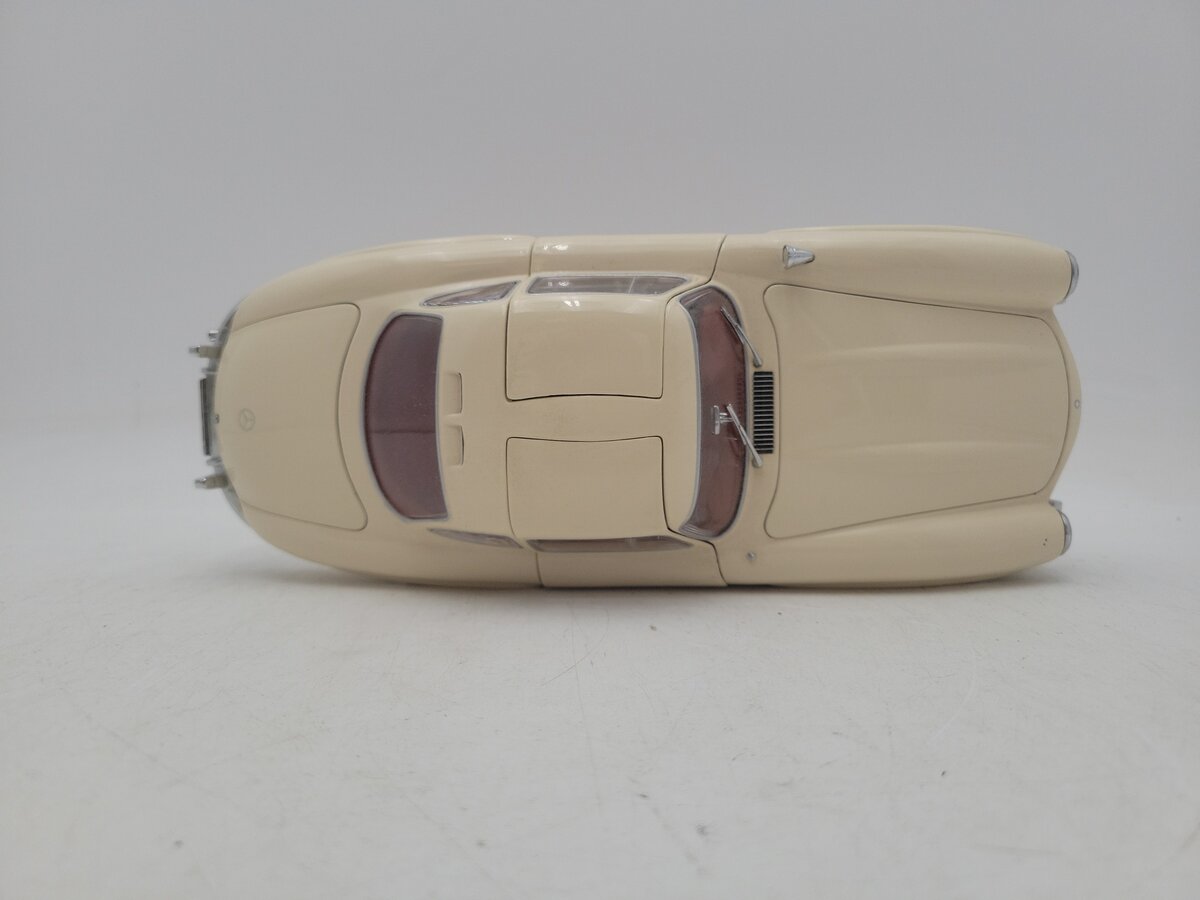 Minichamps 0309002 1:18 Scale Cream Mercedes-Benz 300 SL Gullwing 1954 Diecast EX