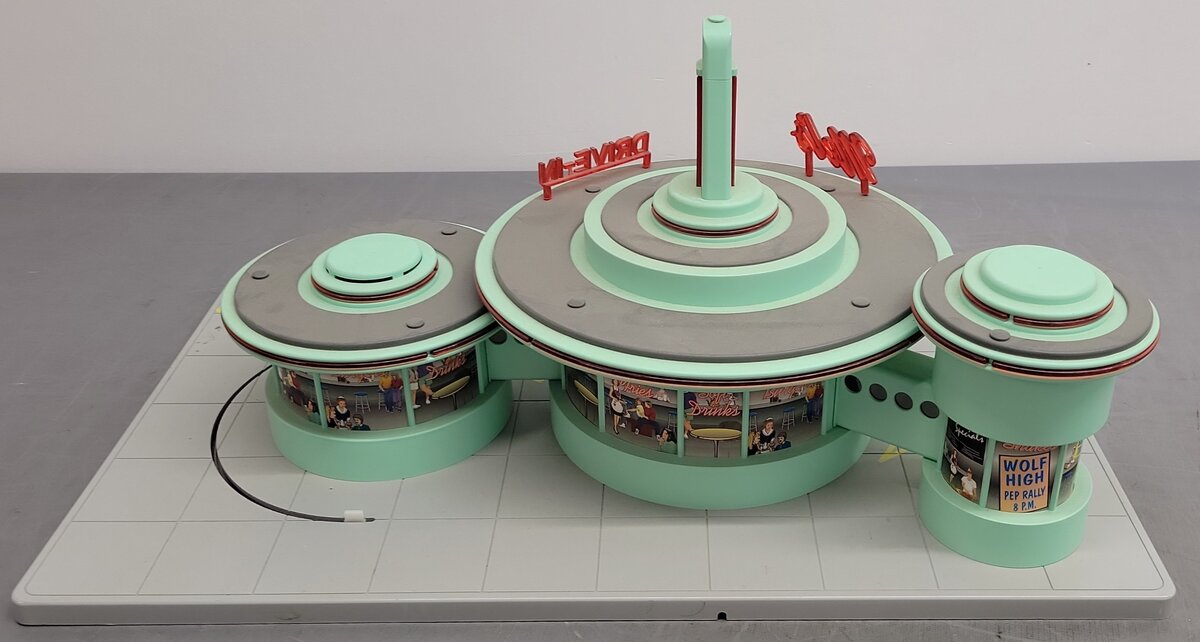 MTH 30-9105 O Mel's Operating Drive-In Restaurant EX