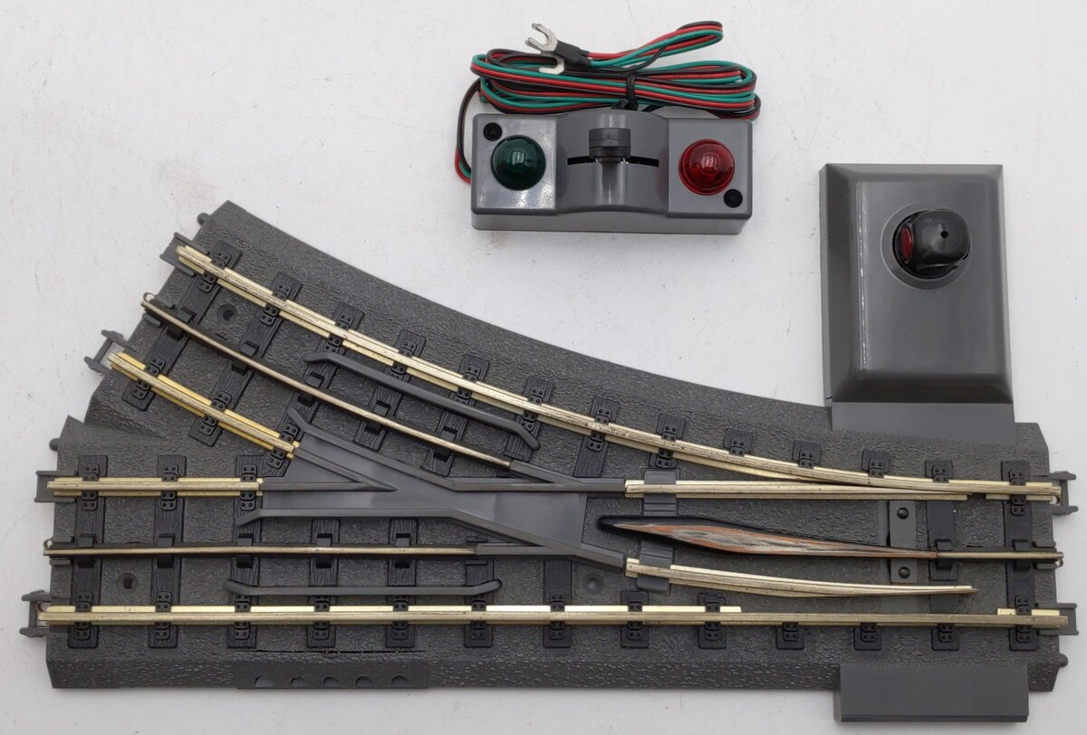 MTH 40-1043 O42 RealTrax Nickel Silver Right Hand Remote Switch Turnout EX/Box