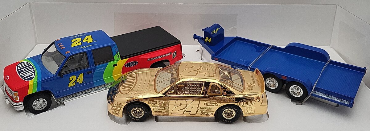 Brookfield 1:25 Jeff Gordon #24 Gold Dupont Champ Trackside Show Car Trailer Set EX/Box