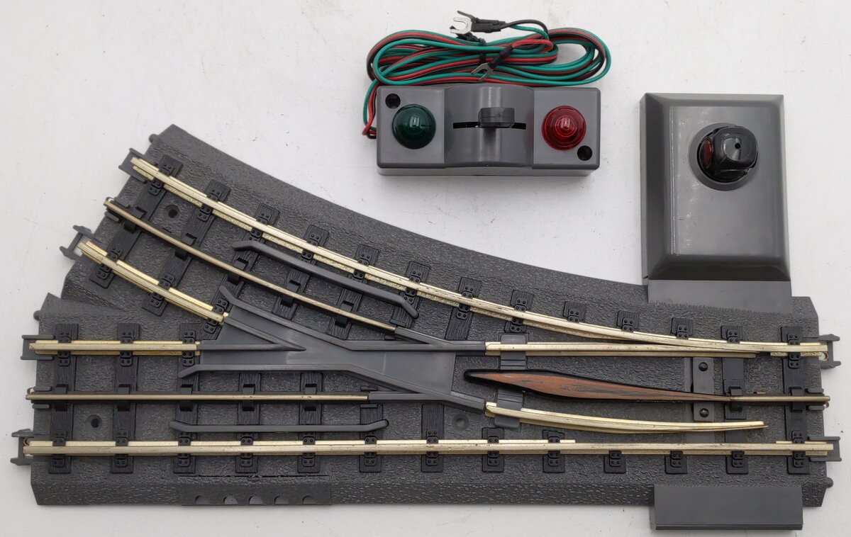 MTH 40-1043 O42 RealTrax Nickel Silver Right Hand Remote Switch Turnout EX/Box