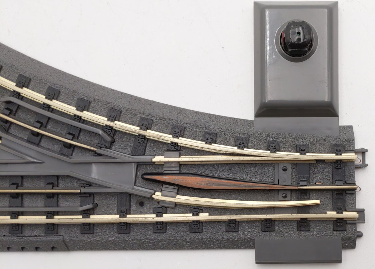 MTH 40-1043 O42 RealTrax Nickel Silver Right Hand Remote Switch Turnout EX/Box