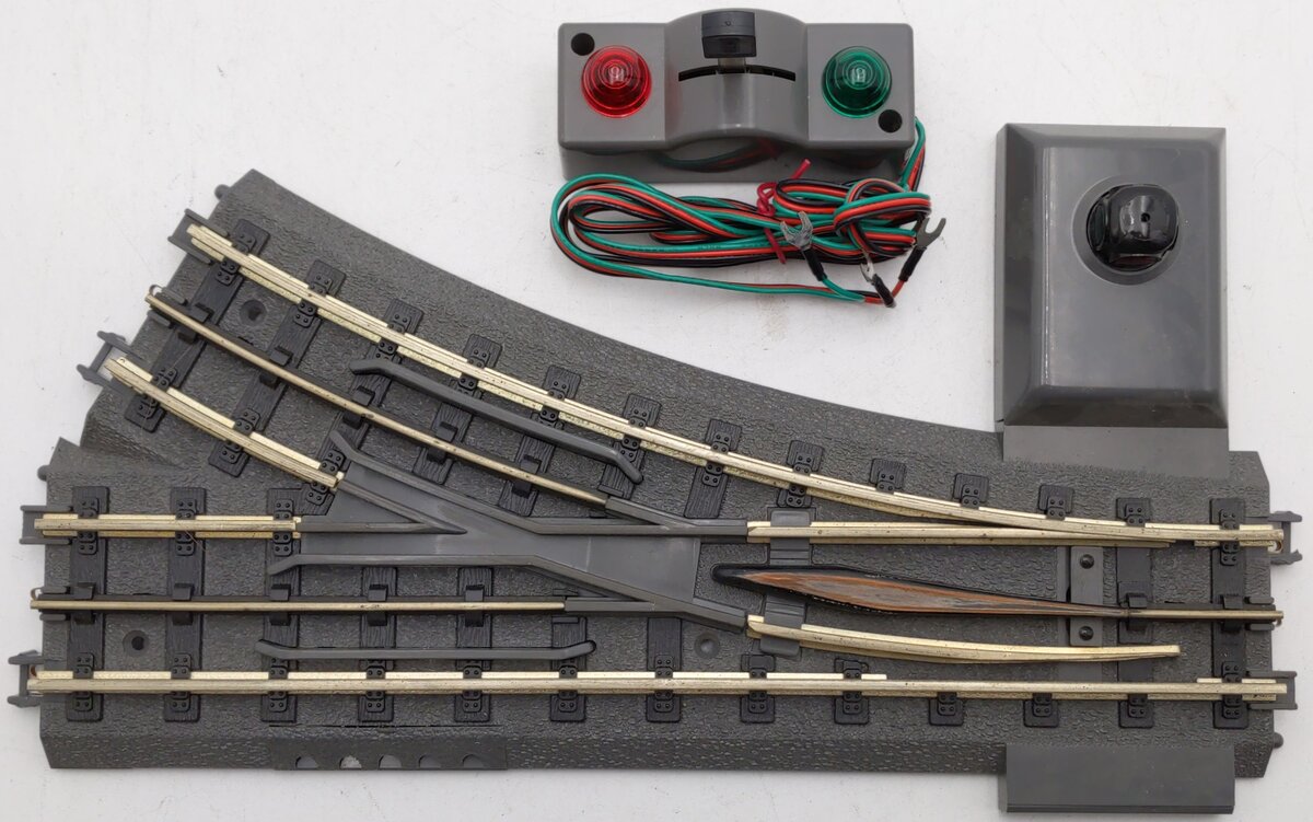 MTH 40-1043 O42 RealTrax Nickel Silver Right Hand Remote Switch Turnout EX/Box