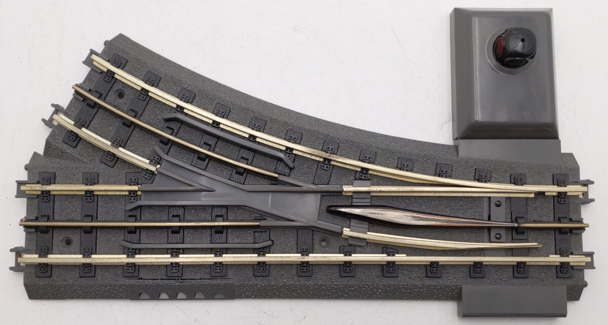 MTH 40-1043 O42 RealTrax Nickel Silver Right Hand Remote Switch Turnout EX/Box