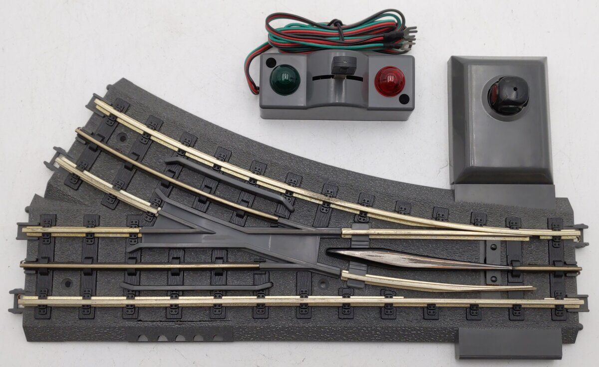 MTH 40-1043 O42 RealTrax Nickel Silver Right Hand Remote Switch Turnout EX/Box