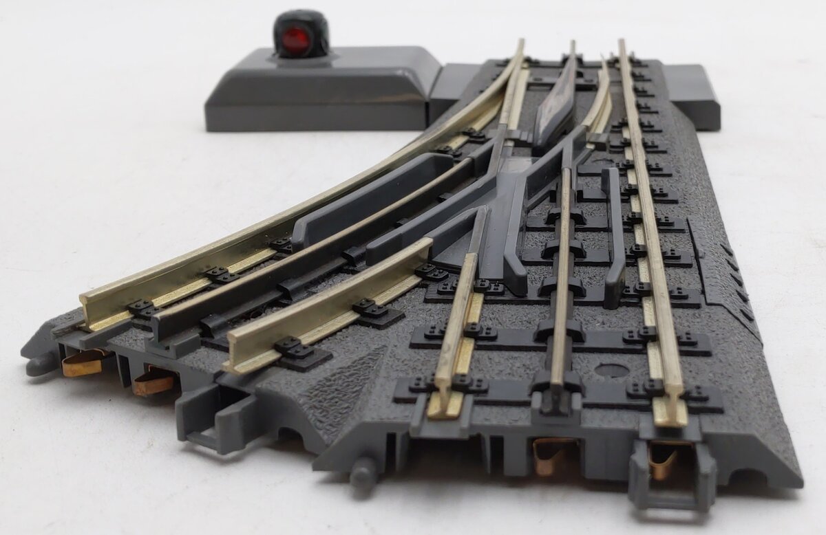 MTH 40-1043 O42 RealTrax Nickel Silver Right Hand Remote Switch Turnout EX/Box