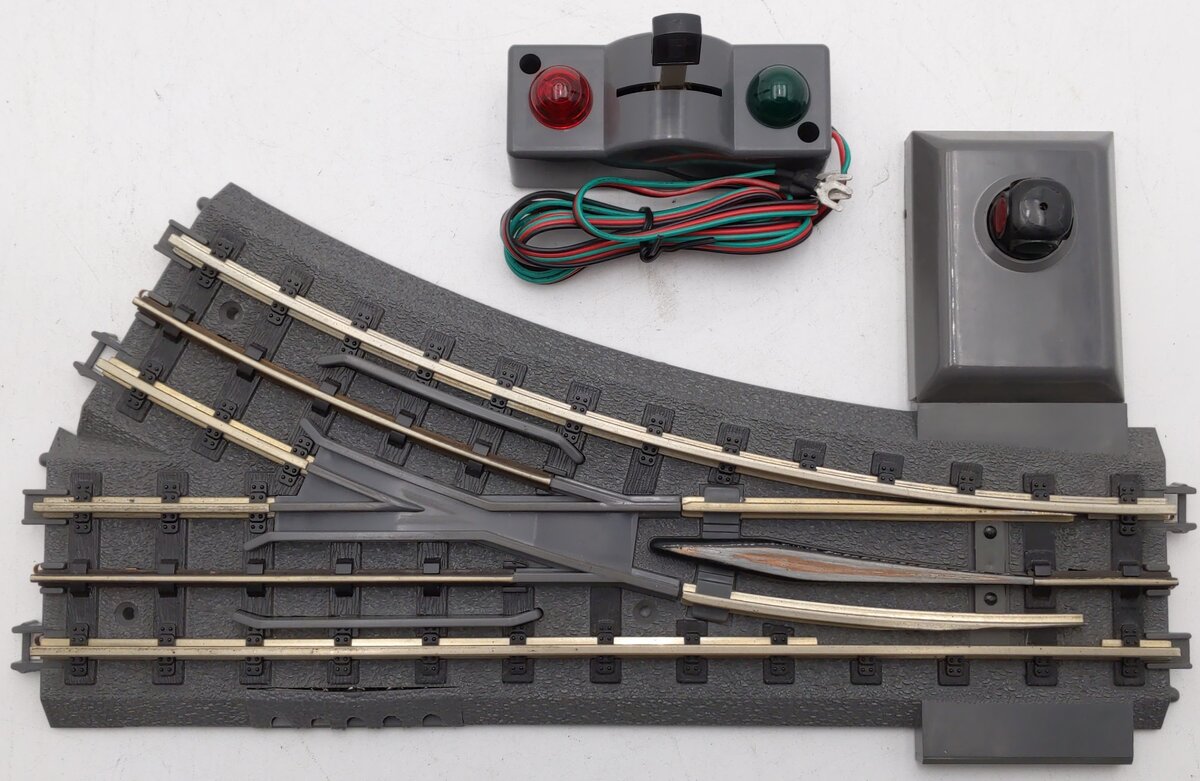 MTH 40-1043 O42 RealTrax Nickel Silver Right Hand Remote Switch Turnout EX/Box