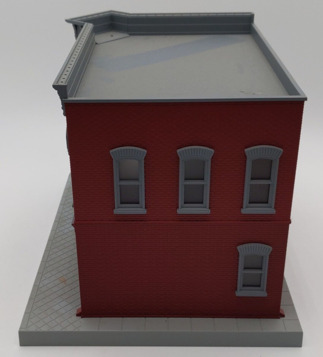 MTH 30-9012 O Gauge Corner Drug Store Red W/ Gray Trim EX