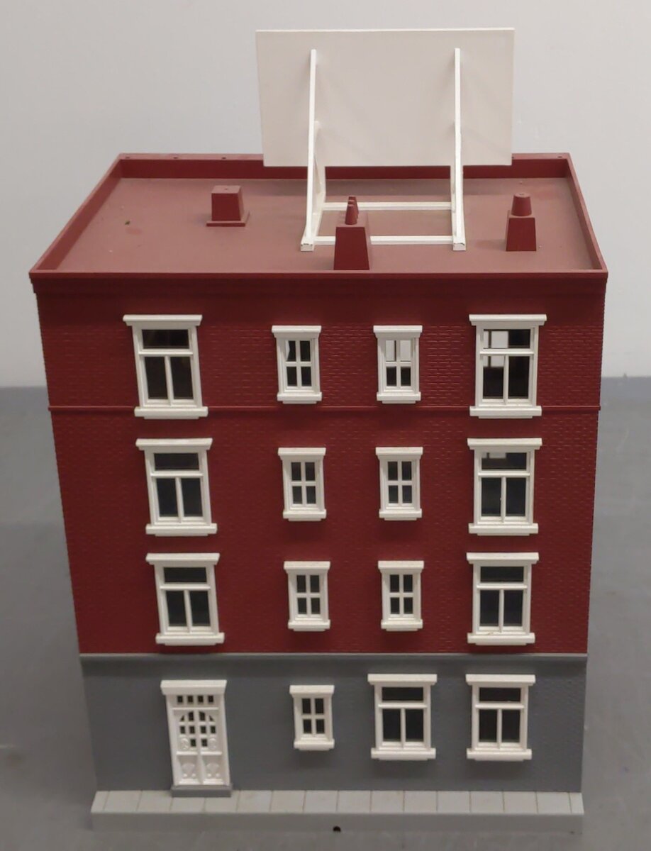 MTH 30-9058 O Gauge 4-Story Building w/ Grocery Store EX