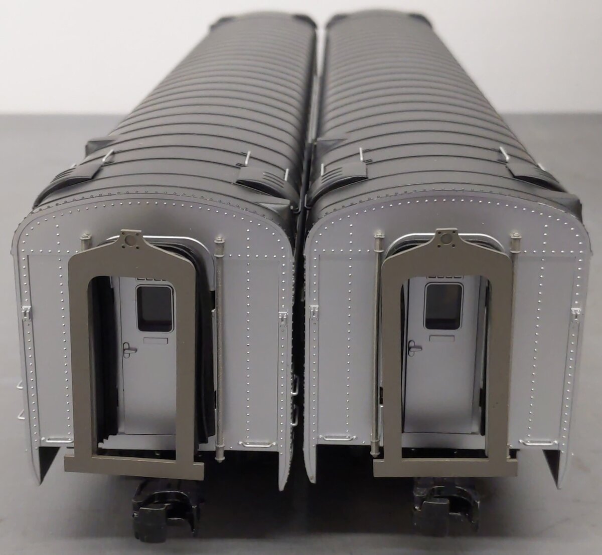 MTH 20-66197 O Gauge New Haven 2-Car 70' Streamlined Passenger Set - (Ribbed) EX/Box