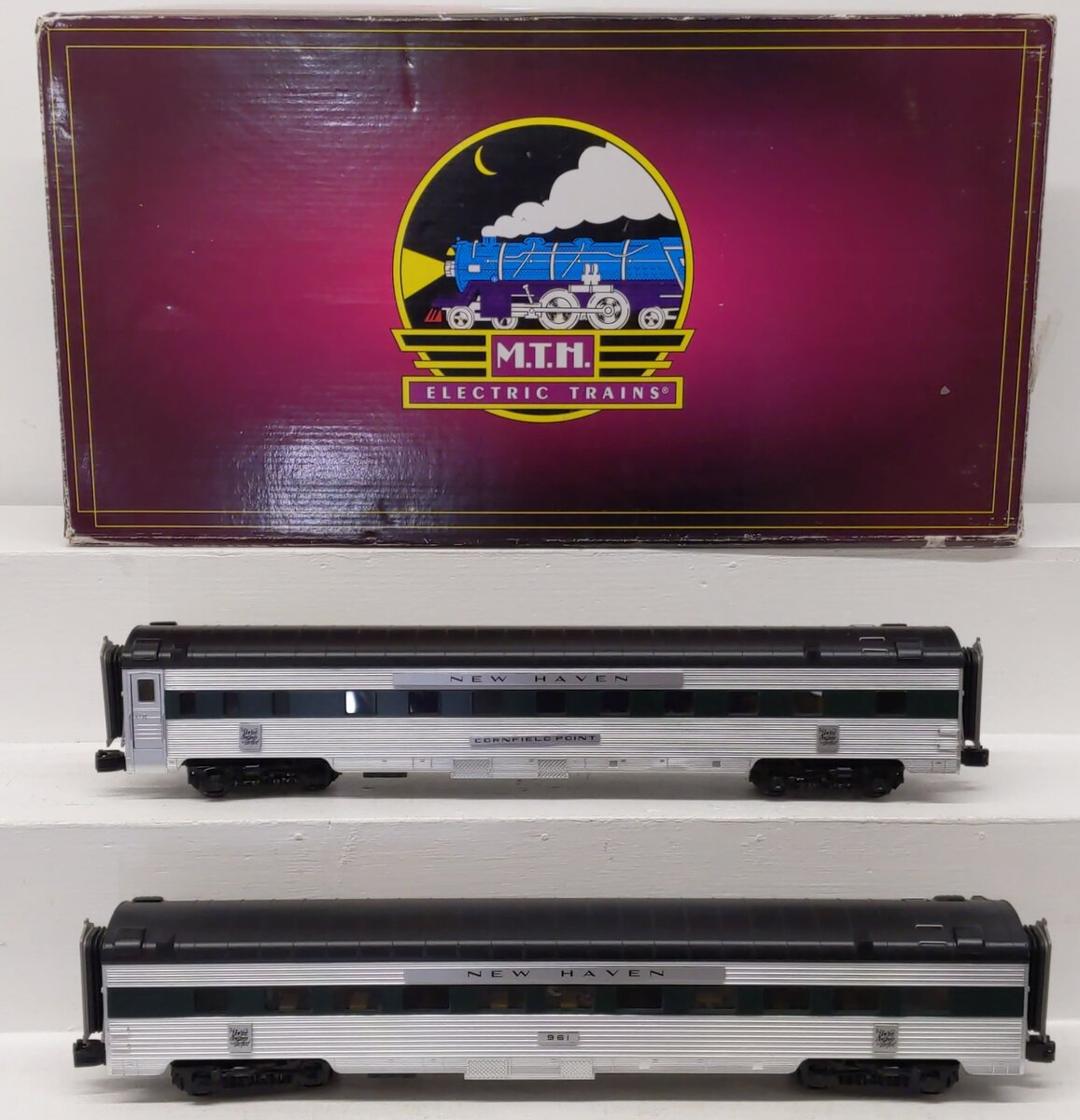 MTH 20-66197 O Gauge New Haven 2-Car 70' Streamlined Passenger Set - (Ribbed) EX/Box