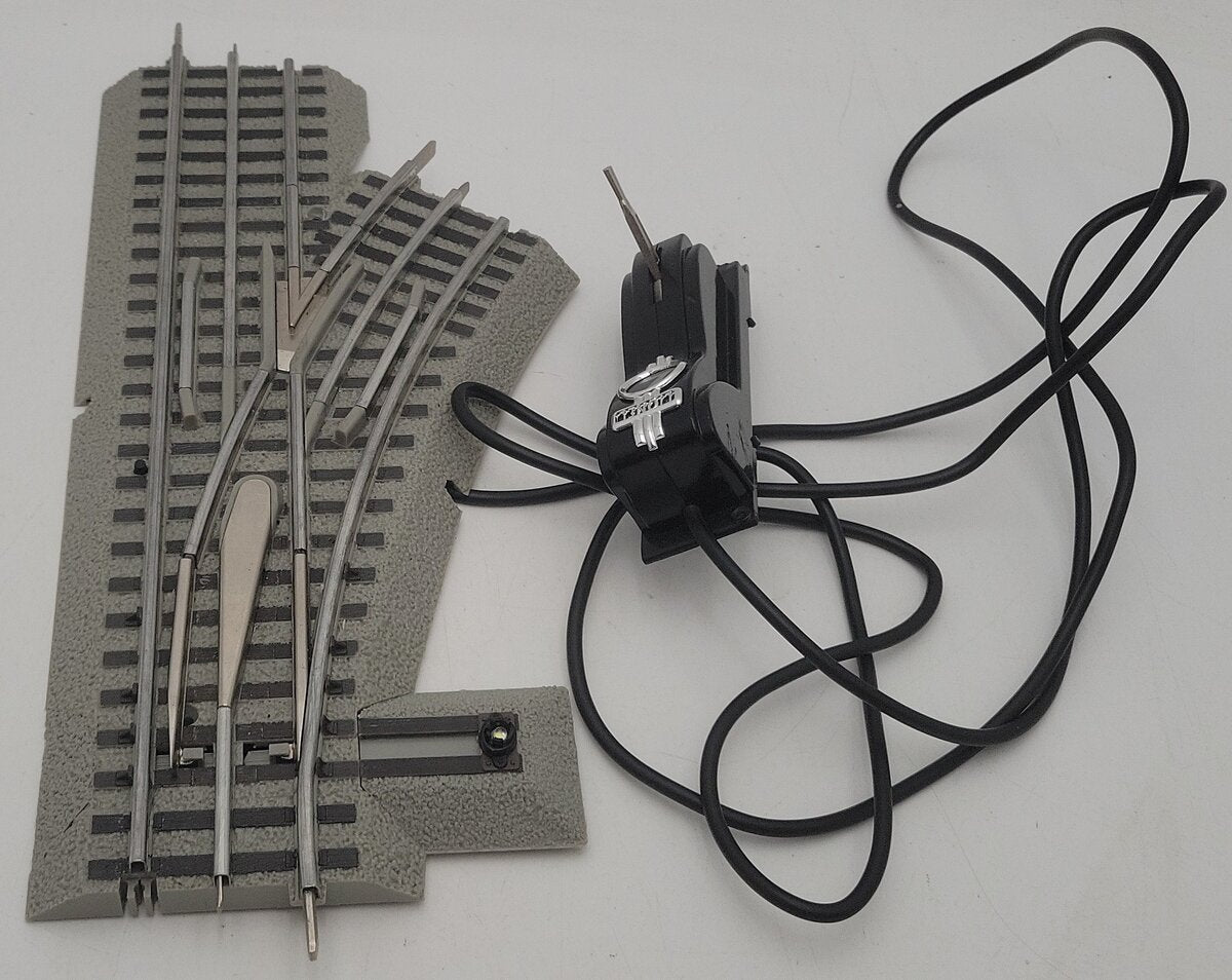 Lionel 681948 O Gauge FasTrack Remote/Command Switch - Right Hand EX