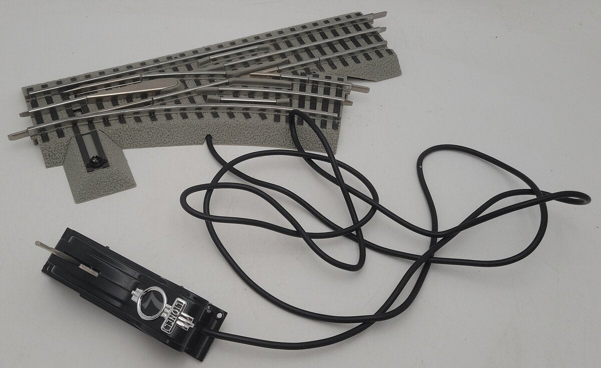 Lionel 681948 O Gauge FasTrack Remote/Command Switch - Right Hand EX