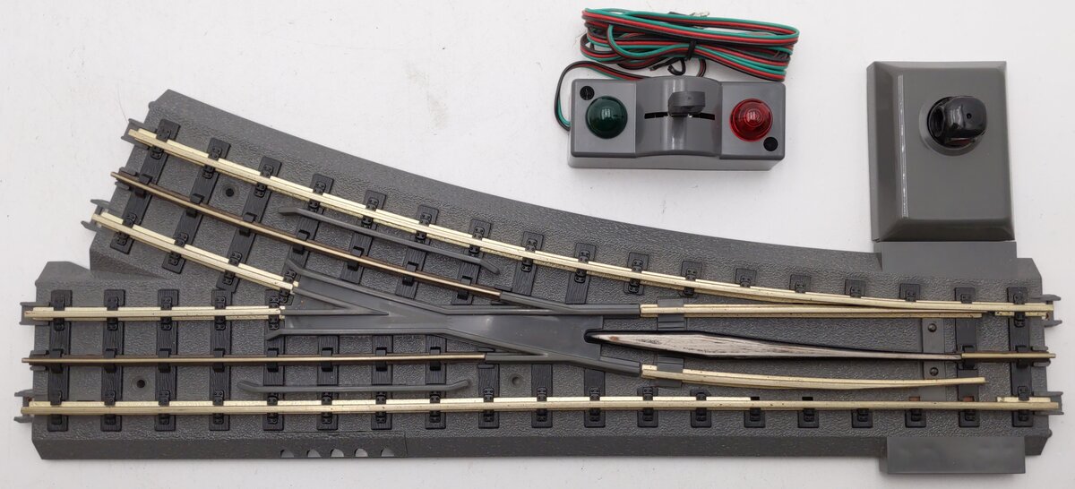 MTH 40-1020 O72 RealTrax Nickel Silver Right Hand Remote Switch Turnout  EX/Box