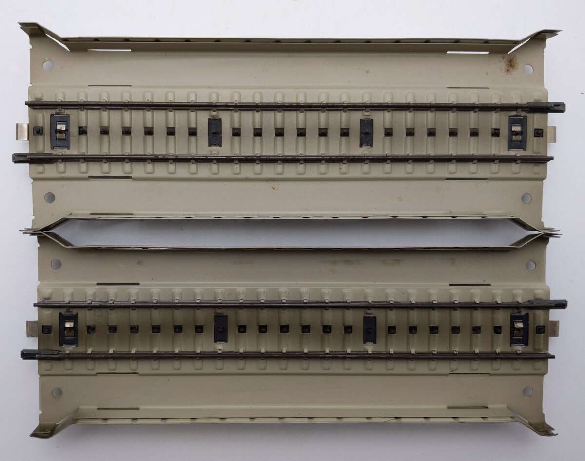 Marklin 7168 HO Scale Metal Straight Approach Sections (2) VG/Box