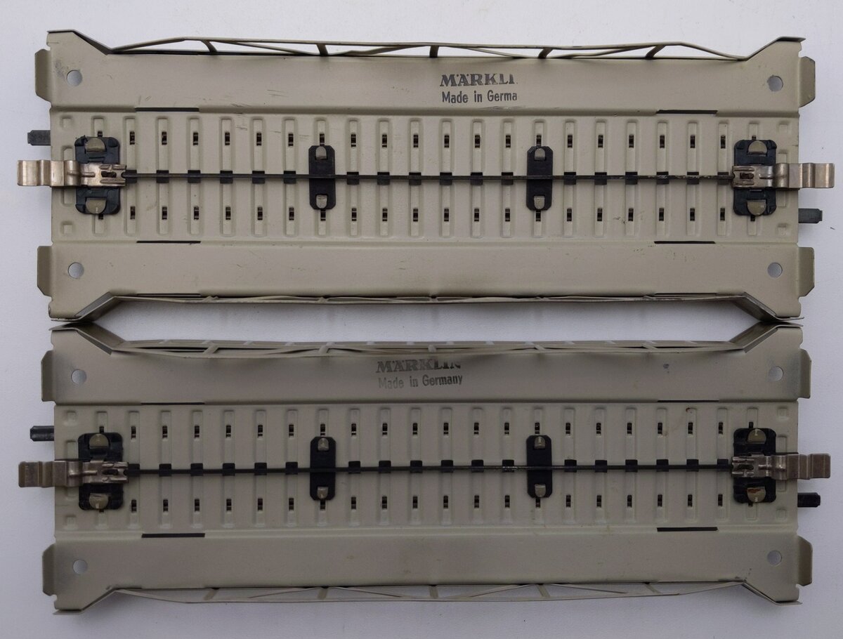Marklin 7168 HO Scale Metal Straight Approach Sections (2) VG/Box