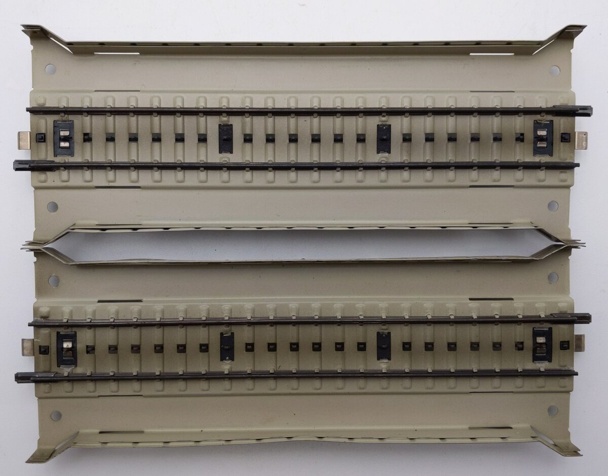Marklin 7168 HO Scale Metal Straight Approach Sections (2) VG/Box