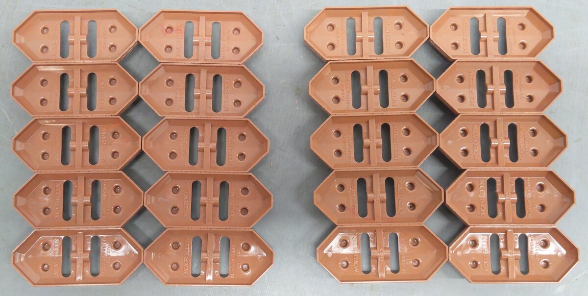 Marklin 7065 HO Scale Bridge Piers (2 Sets) EX/Box