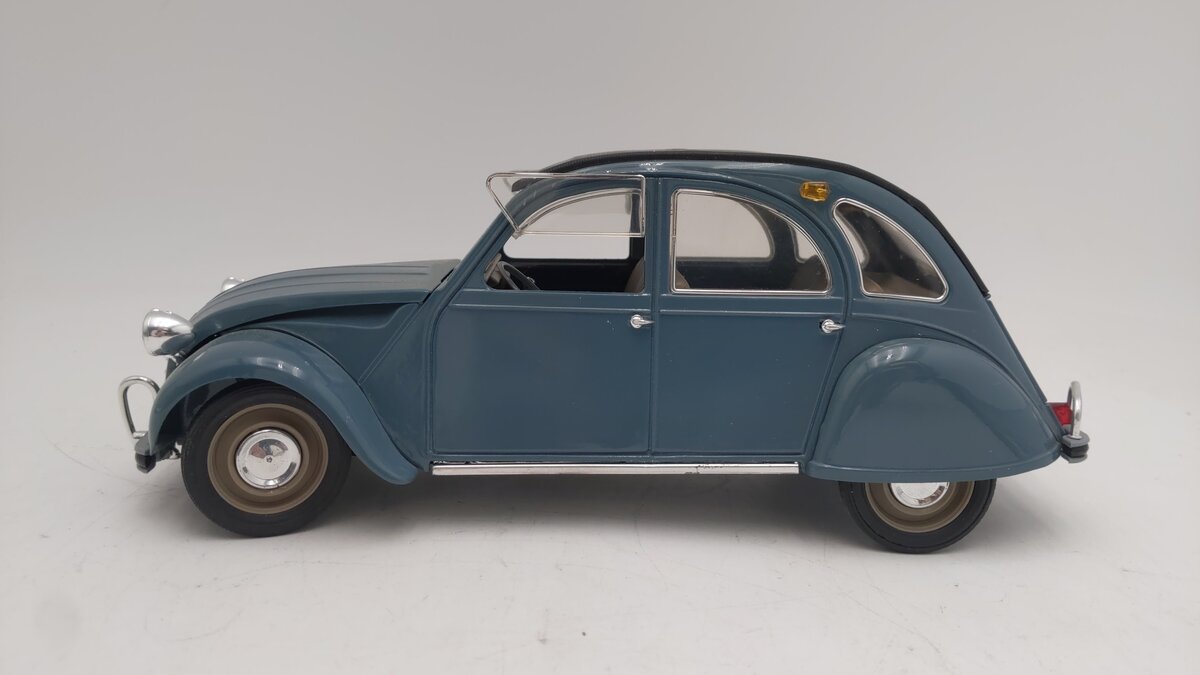 Solido 1:17 Scale Gray and Black Citroen 2 CV With Hard Top Diecast Car EX