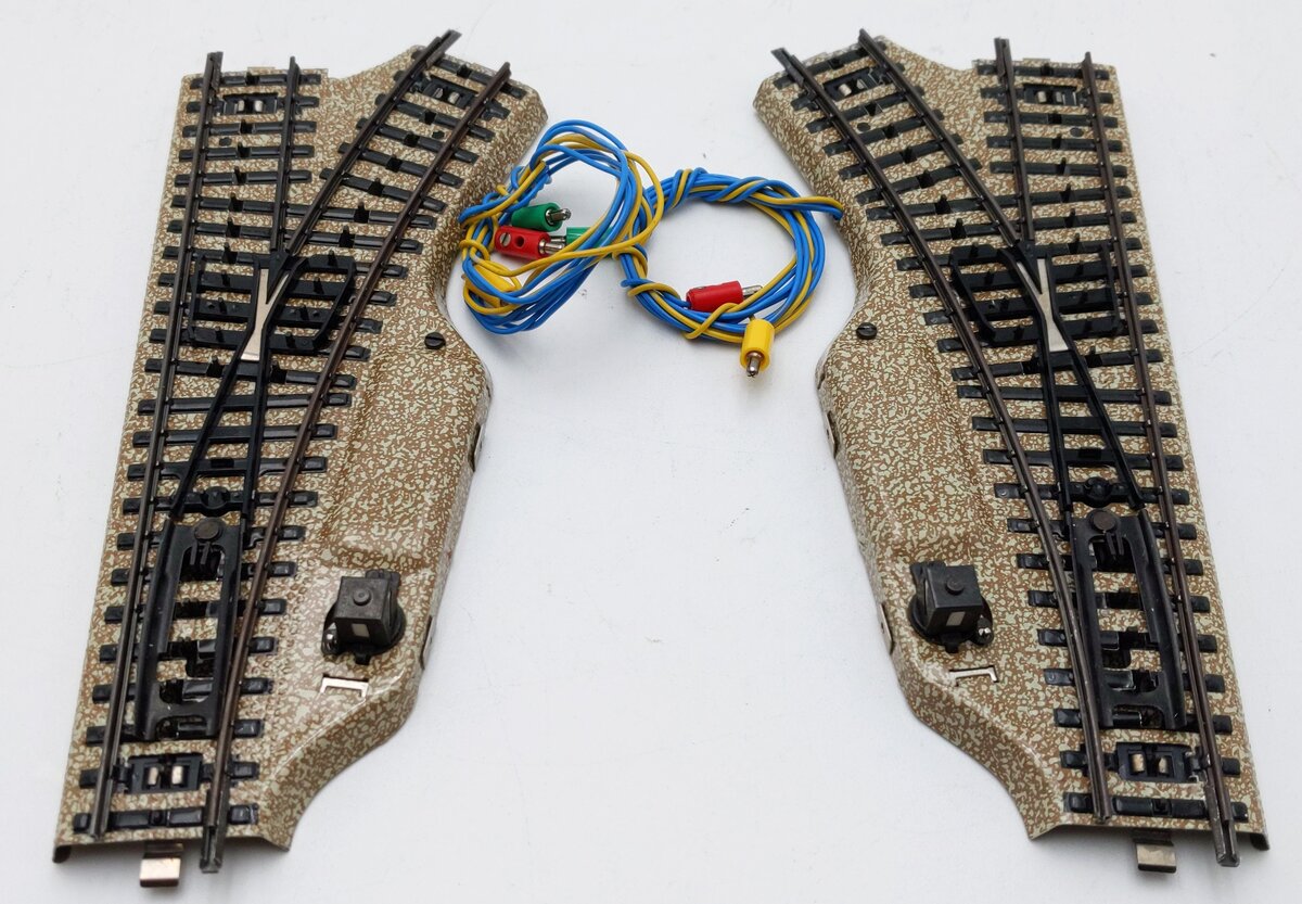 Marklin 5117 HO Scale Left and Right Track Turnouts (One Pair) EX