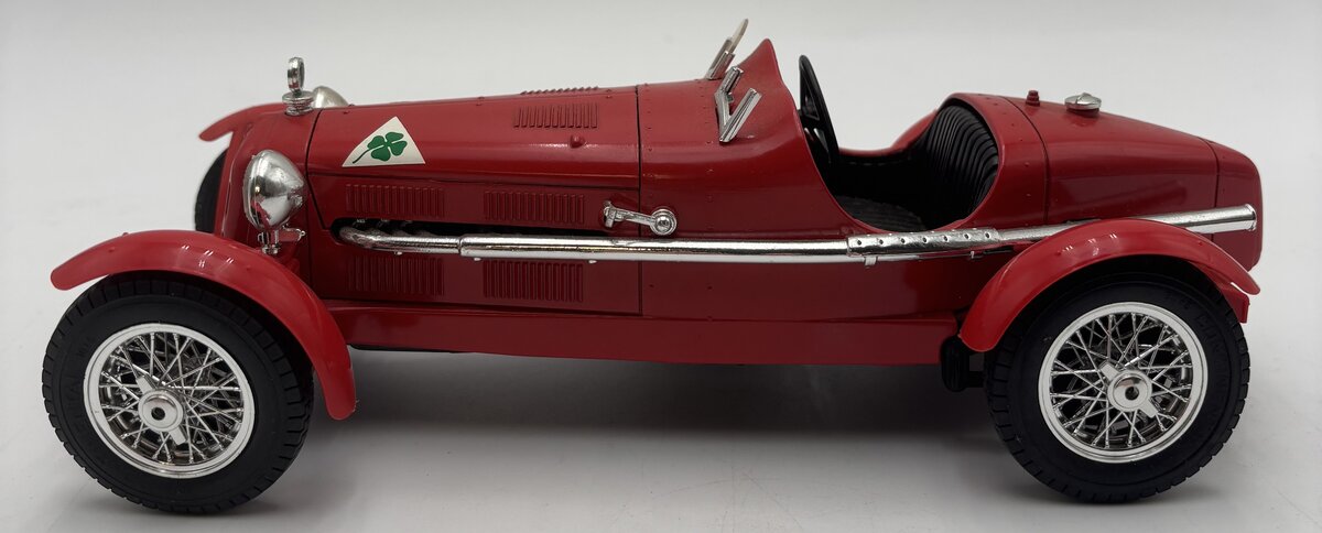 Burago 1:18 Red Alfa Romeo 2300 Monza EX
