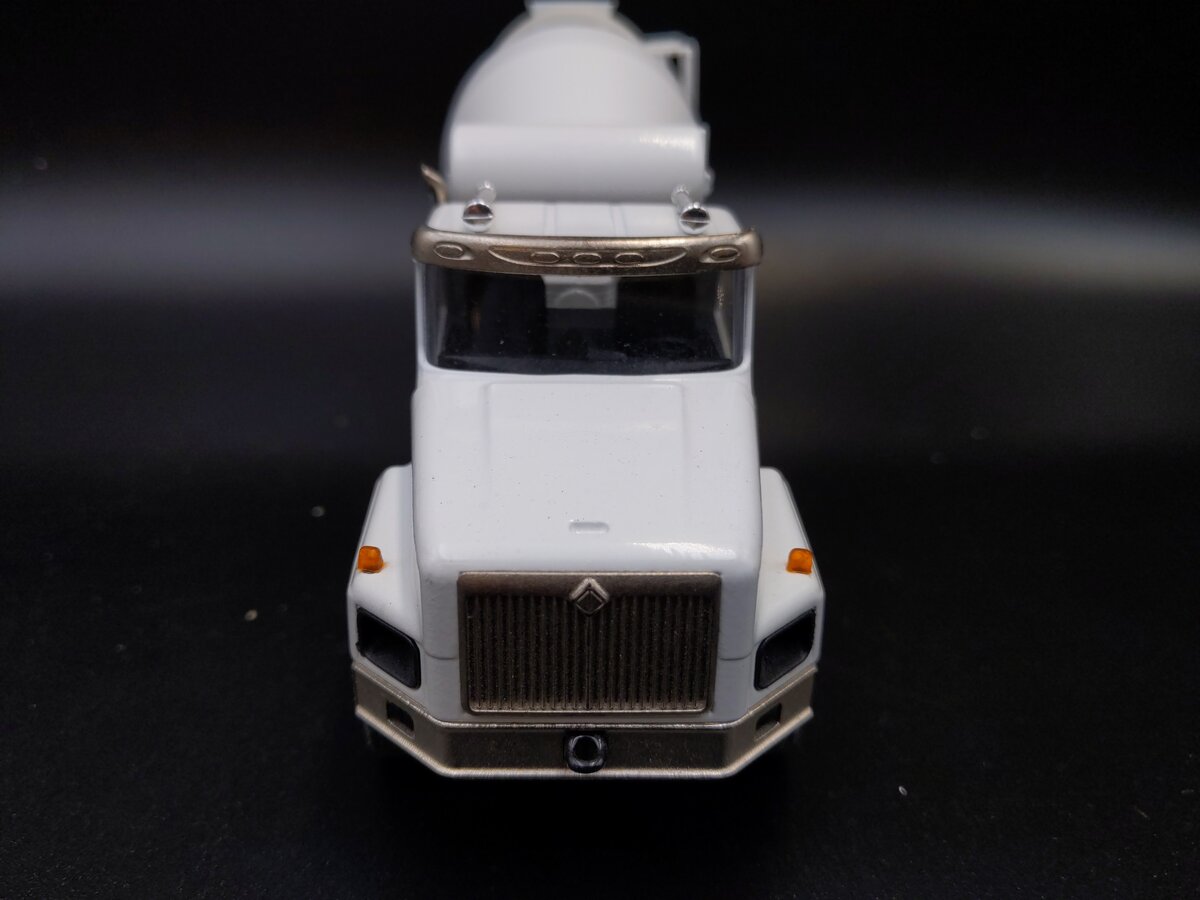 Conrad 1:50 5600i International Concrete Mixer EX/Box