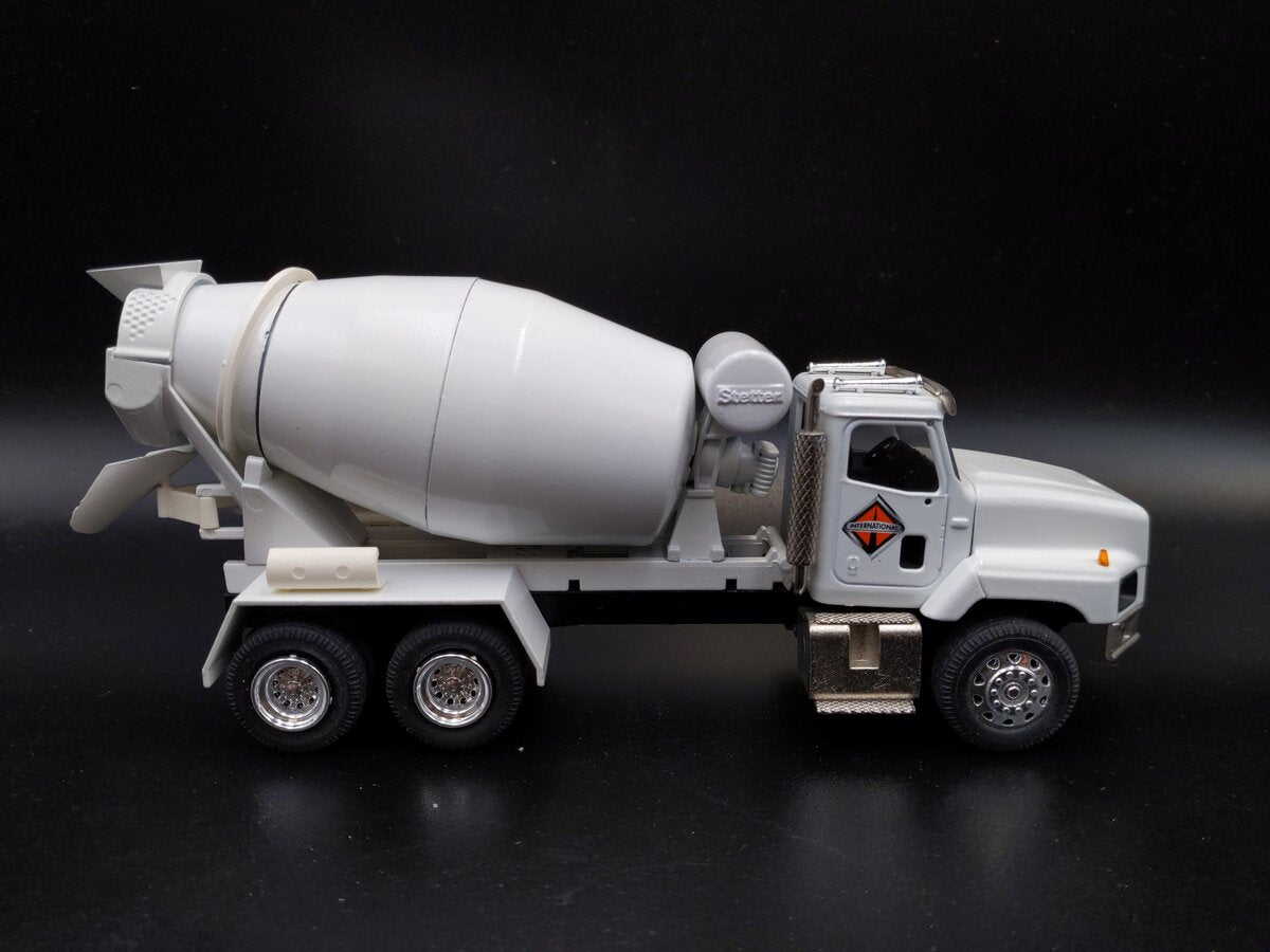 Conrad 1:50 5600i International Concrete Mixer EX/Box